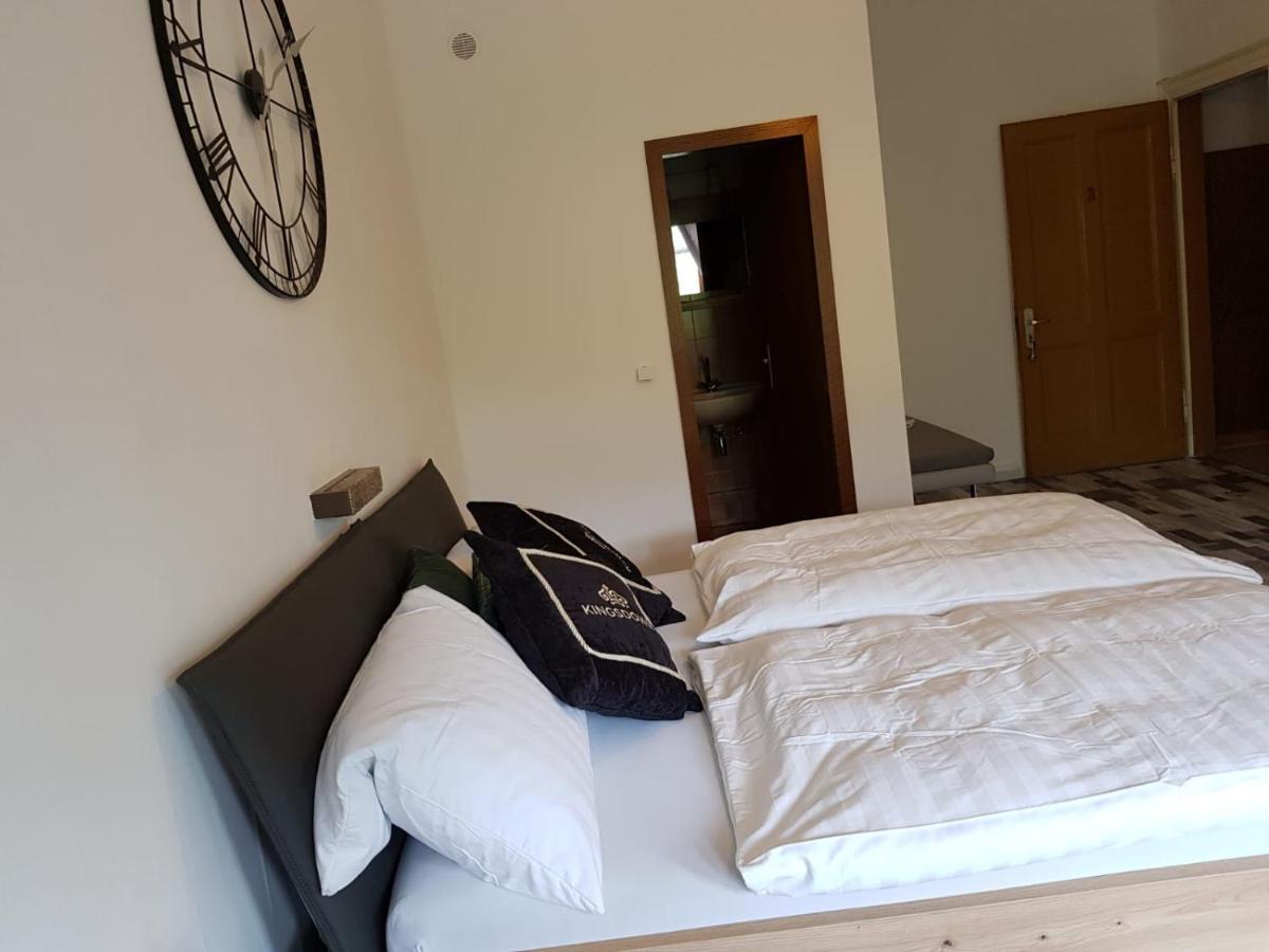 Hotelzimmer Im Alten Reihenhaus Auf Der Stadtmauer Bacharach Εξωτερικό φωτογραφία