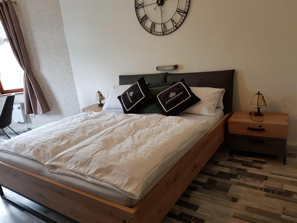 Hotelzimmer Im Alten Reihenhaus Auf Der Stadtmauer Bacharach Εξωτερικό φωτογραφία